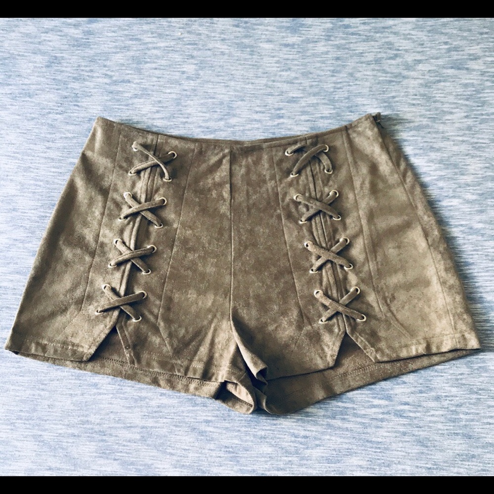 She + Sky Taupe High-Waisted Laced Shorts L EUC